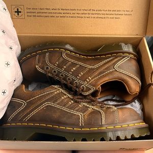 BRAND NEW NEVER BEEN WORN! UK 8, US women’s 9, US men’s 10, EU 42…. 160$